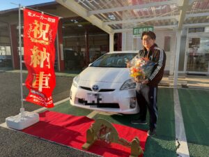 高萩市にお住いのO様
プリウスをご納車させていただきました。